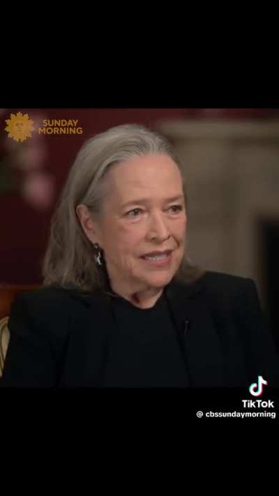 Kathy Bates reacts to finding out that she did indeed thank her mother when she won an Oscar for her role in Misery after thinking she did not