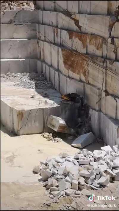 Can you see the excavator? - I almost didnt