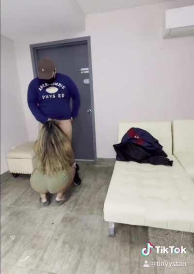 I seduced and fucked the DoorDash delivery guy last night, it was such an adrenaline rush !