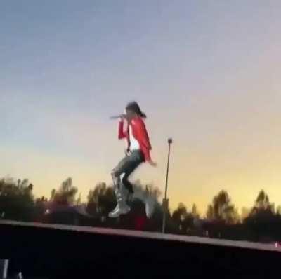 Why this so funny w/ out sound Lmaoo