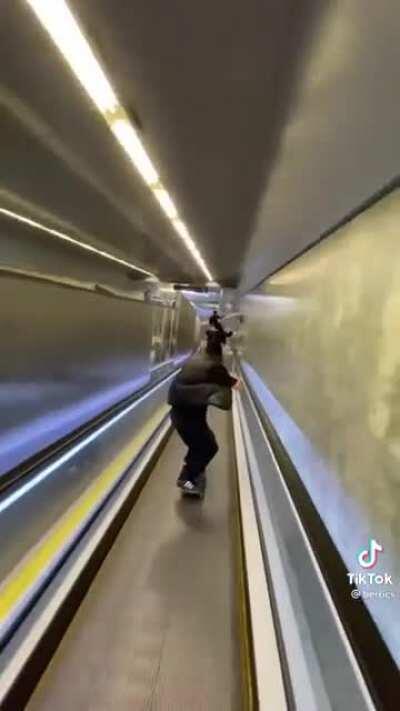 Still manages to keep everything in frame as well as controlling himself. (@berrics on TikTok)