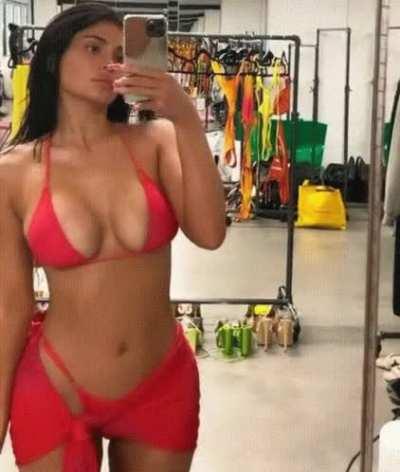 Kylie Jenner got me hard simping ready to give it all