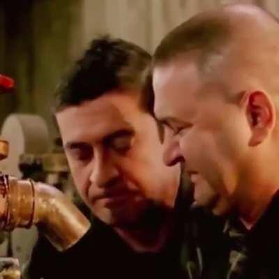 REİS AÇIKLAMA YAPTI | 5 kişiden oluşan bir ekip, Kuzey Irak’ta Amerikalı askerler tarafından korunan bir petrol üssünü ele geçirmiş. Eğer doğru vana bulunursa Kerkük boru hattından oluk oluk petrol akacak ülkemize... 🇹🇷☝🏻🙏🏻🙏🏻🇸🇦🇸🇦