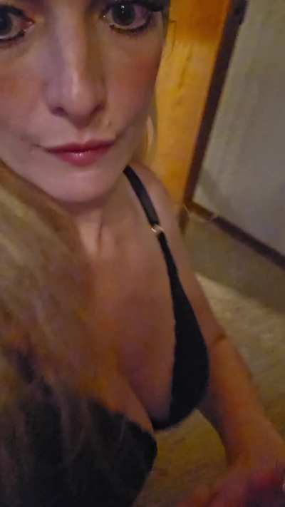 I want nothing more than to suck your cock like this 