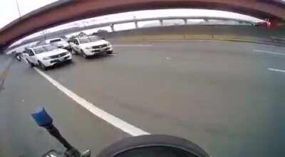 Illegal public transportation being chased by police after hit an inspector. (Peru)