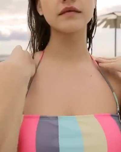 Eyes up here, boys! [Barbara Palvin]