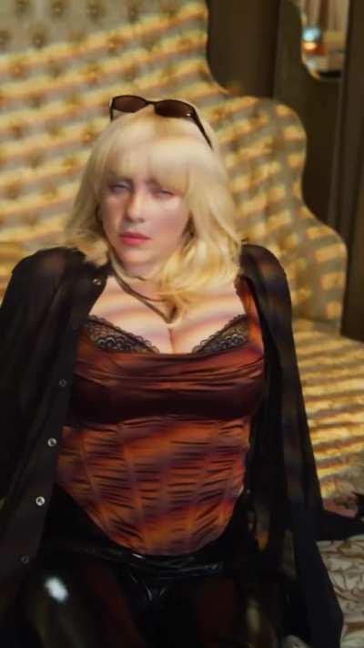 Billie Eilish tits