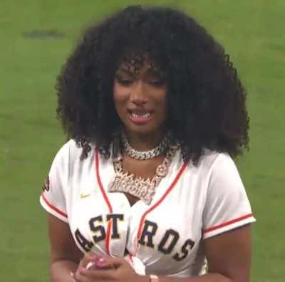The latest vid of her at the mlb game got me so horny