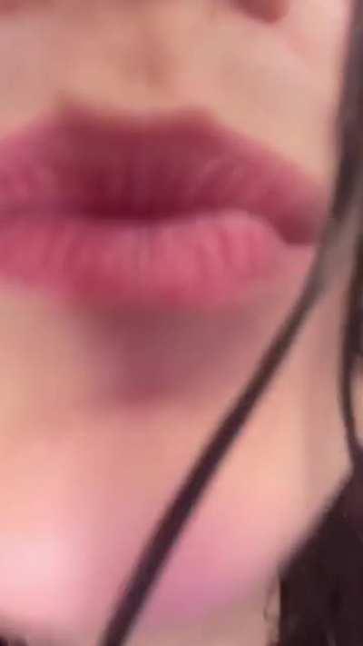 Would you let me sit on your face like this? 🥰