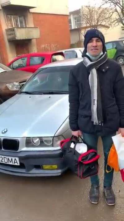 Tipa din CT, pazea ca vine asta si iti fura locul