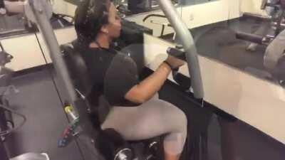 A lil video I had in my archive when she was in her prime ( cause these weirdos tryna hold on her mega )