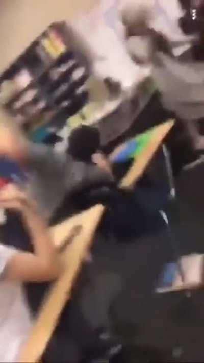 Lpm, llevo 1 semana dormiendo como 4 horas y despertando me a las 6am, AYUDAAAAA