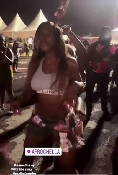 The biggest onlyfans scammers in one video. Bria Myles & westafricandoll. They trapping in ghana