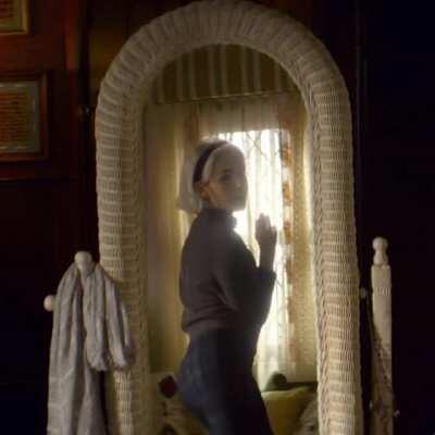 Kiernan Shipka Butt Wiggle