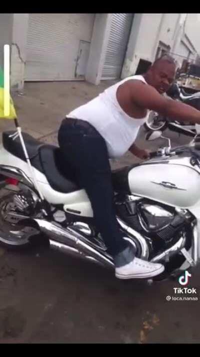 unc ass tweaking fr 😂🤦🏽‍♂️ this shit getting outta hand 💀😂