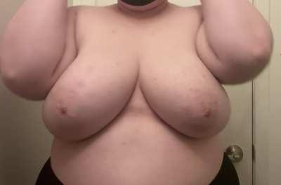 First time posting video of me! ft my big tittys, some of my chubby tummy and my thick arms!