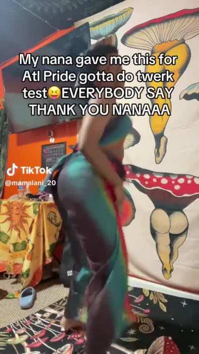 Ik she be riding tf outta that strap 😩