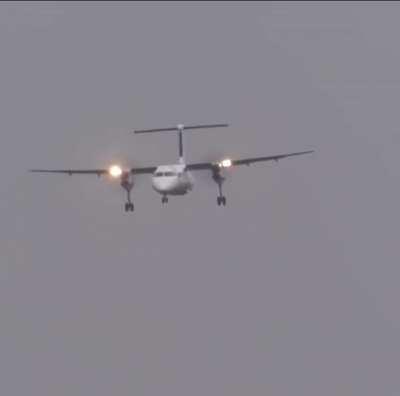 Dash 8 landing in a heavy crosswind