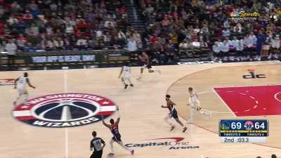 [Highlight] Jordan Poole splashes in the stepback triple to give him 23 points in the 2nd quarter alone and close the half