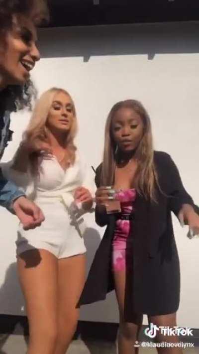 The one on the right is nicely shaved and tight 👌 😋 your welcome 😎@klaudiaevelynx. still live and the page is full of close slips and actually slips.  