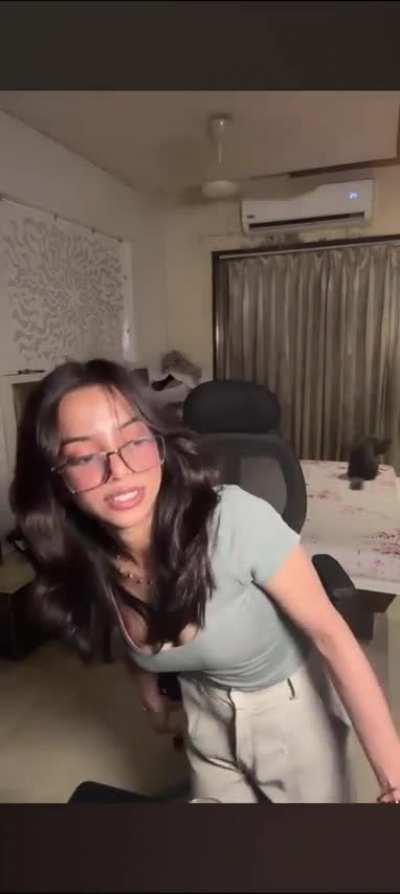 Muskan kariya hot bra