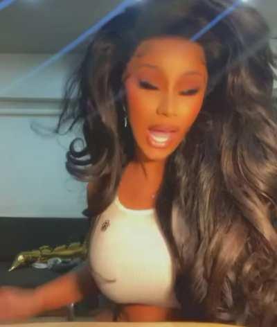 Cardi Dancing so Sexy