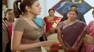 Ahh Kajal Agarwal ke tight boobs.Look at the tightness of her t-shirt with visible bra line.Ahhh Kaju baby mera muth nikal ke hi manegi uffff🥵🤤🥵🥵🥵🤤🤤🍌🍌🍌💦💦💦