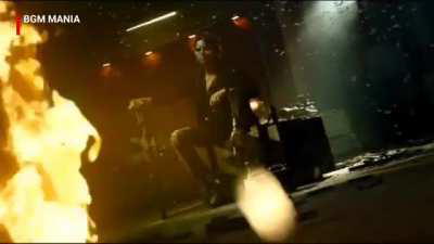 This is probably the best Entry scene of Shahrukh Khan!!