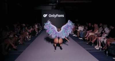 Ara Bozorgian (araqueenbae) walks and shakes it for Creators Inc x OnlyFans Merch, New York Fashion Week 2023