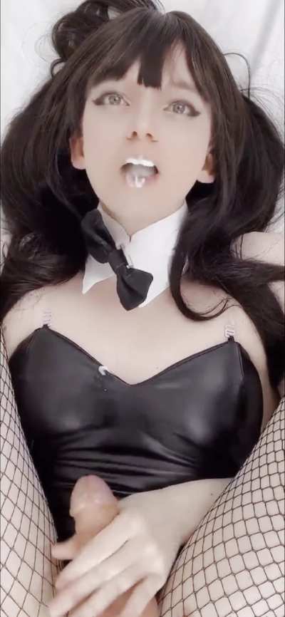 Uh oh, she got a lil cream on her face 🤭