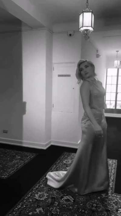 Florence Pugh getting ready for the 96th Academy Awards, March 10