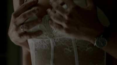 Rafaela Mandelli with a married guy in S01E02 from HBO Brazil series O Negócio (2013)