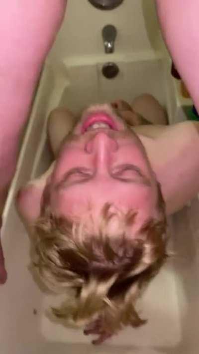 SHE PEED ON ME FOR NEARLY 5 MINUTES 🤤