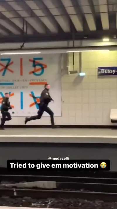 I’ve Never Seen Cops Run This Fast