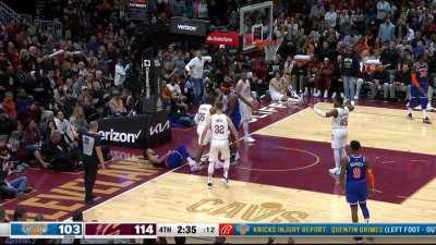 [Highlight] Isaac Okoro with a great block on Jalen Brunson from behind!