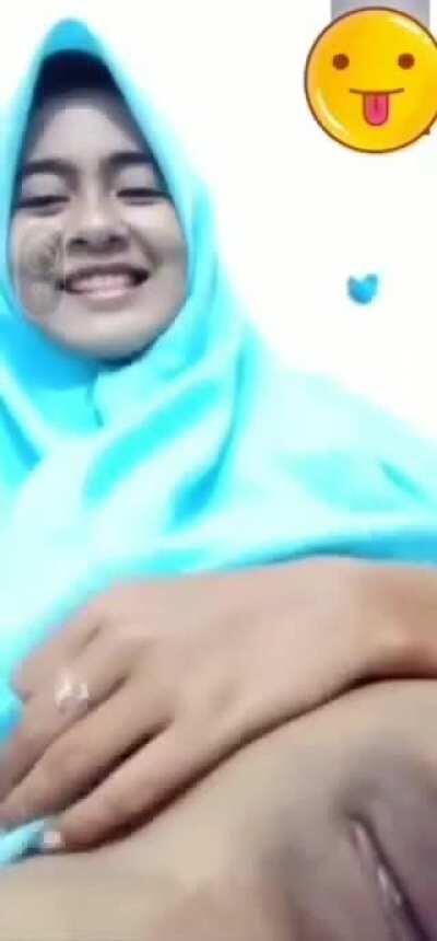 Shy hijabi showing her virgin pussy