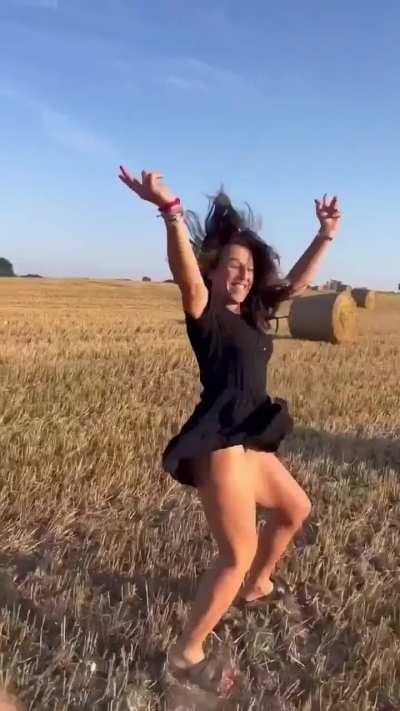 Joanna bare booty🍑