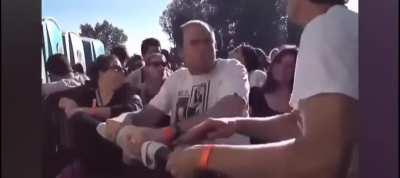 Every artist should play this in their consert