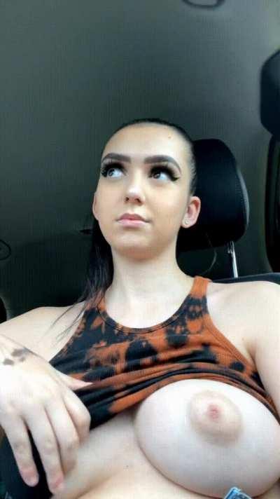 I don’t have enough money for this taxi ride… Can I pay by flashing, please?🥺