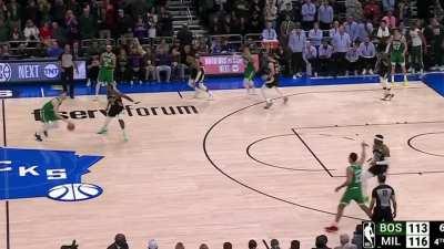 [Highlight] Hauser drills the rainbow triple to tie the game with 3 seconds left