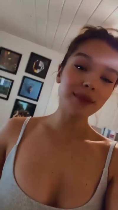 Hailee sending love and positive vibes | IG August 2021