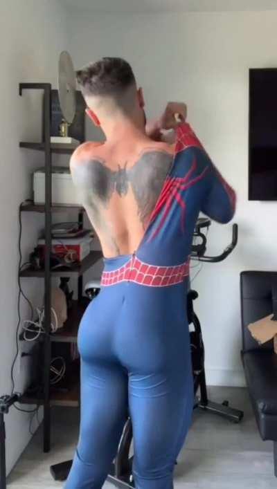 What's with everybody trying to be Spider ------ 😱