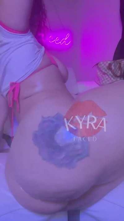 LotsOfOilAndABigDildo