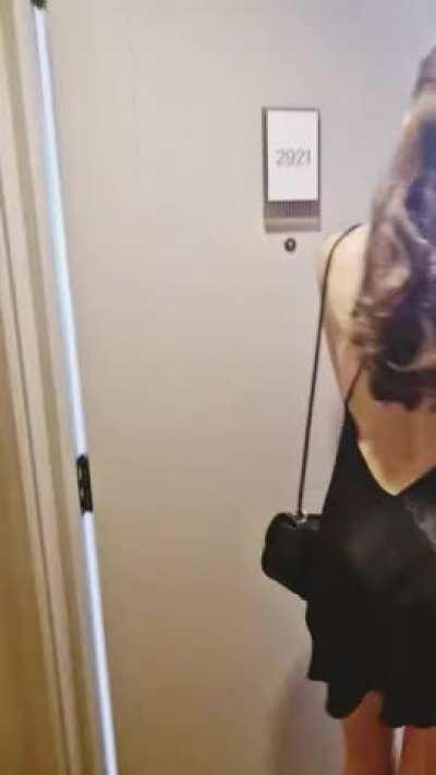 This movie with my roomnumber I airdropped in the lobby. Guess how many visitors I had this night ...