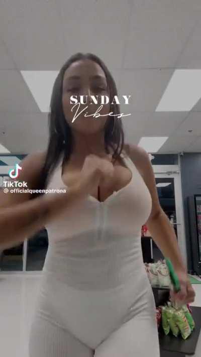 @officialqueenpatrona