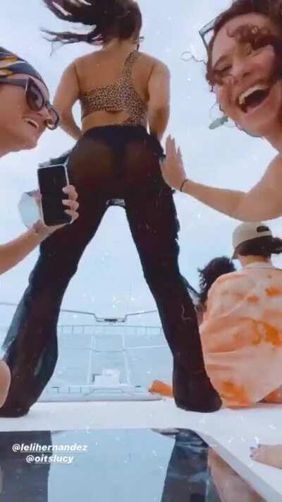 she gonn be twerking all week