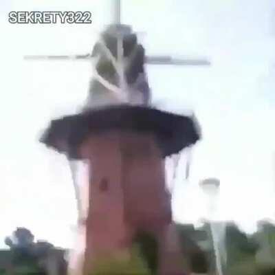 Deve ter até múmia nessa piramide