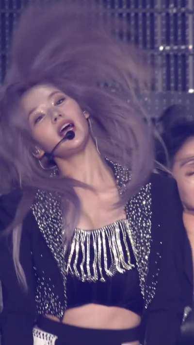 Sana is so incredibly sexy 🤤