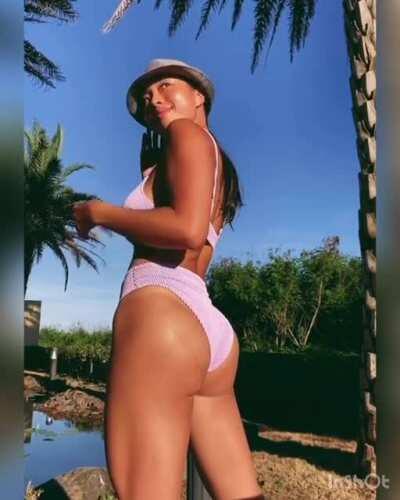 Jessica Bikini Show Off