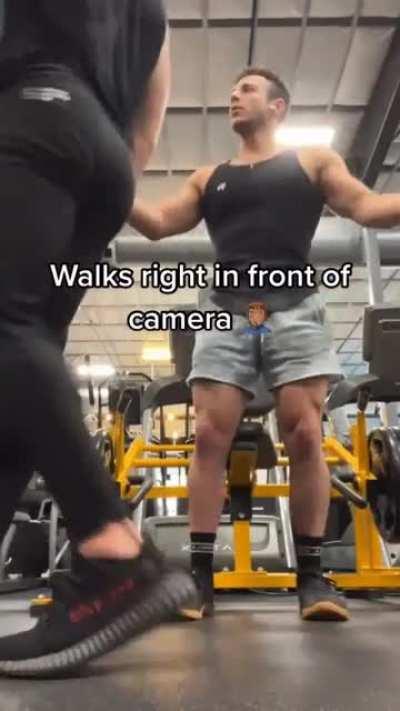 Gym bro assaults a man after he walks in front of his camera